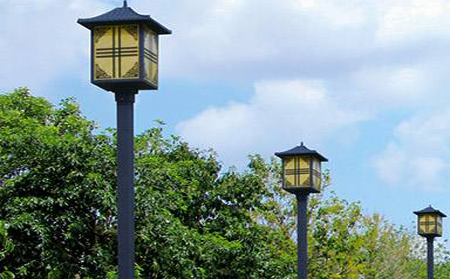 太阳能达坂城庭院灯怎么选亮度与续航更耐用